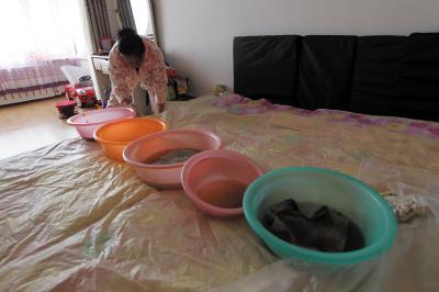 仪陇楼上漏水，住户失联，小区没物管，业主维权难！律师来支招……